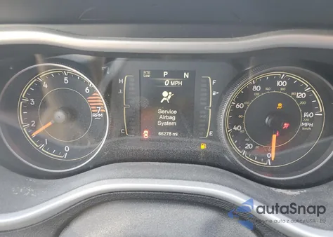 2018 Jeep Cherokee Latitude Plus z USA, uszkodzony, nr VIN 1C4PJLLB6JD611588